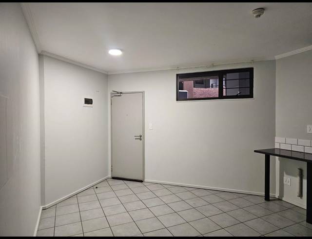 2 BEDROOM PROPERTY TO RENT IN FLORIDA
